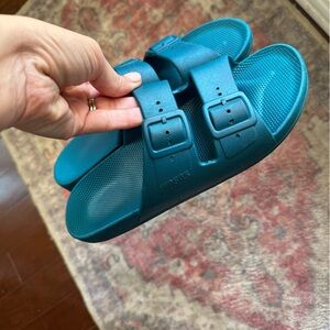 Freedom Moses Slide Sandals 38/39 W8 Peacock